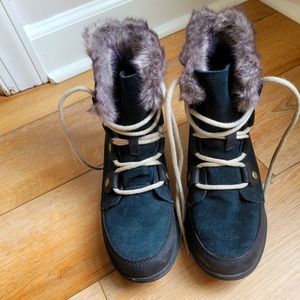 Sorel Waterproof Black Suede Ankle Boots (size 6)